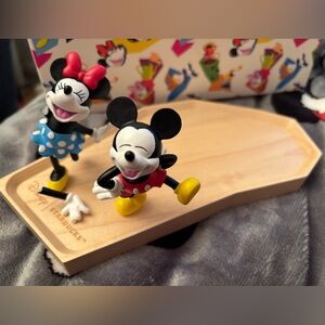 Disney Starbucks Mickey and Minnie figurine tray Taiwan exclusive